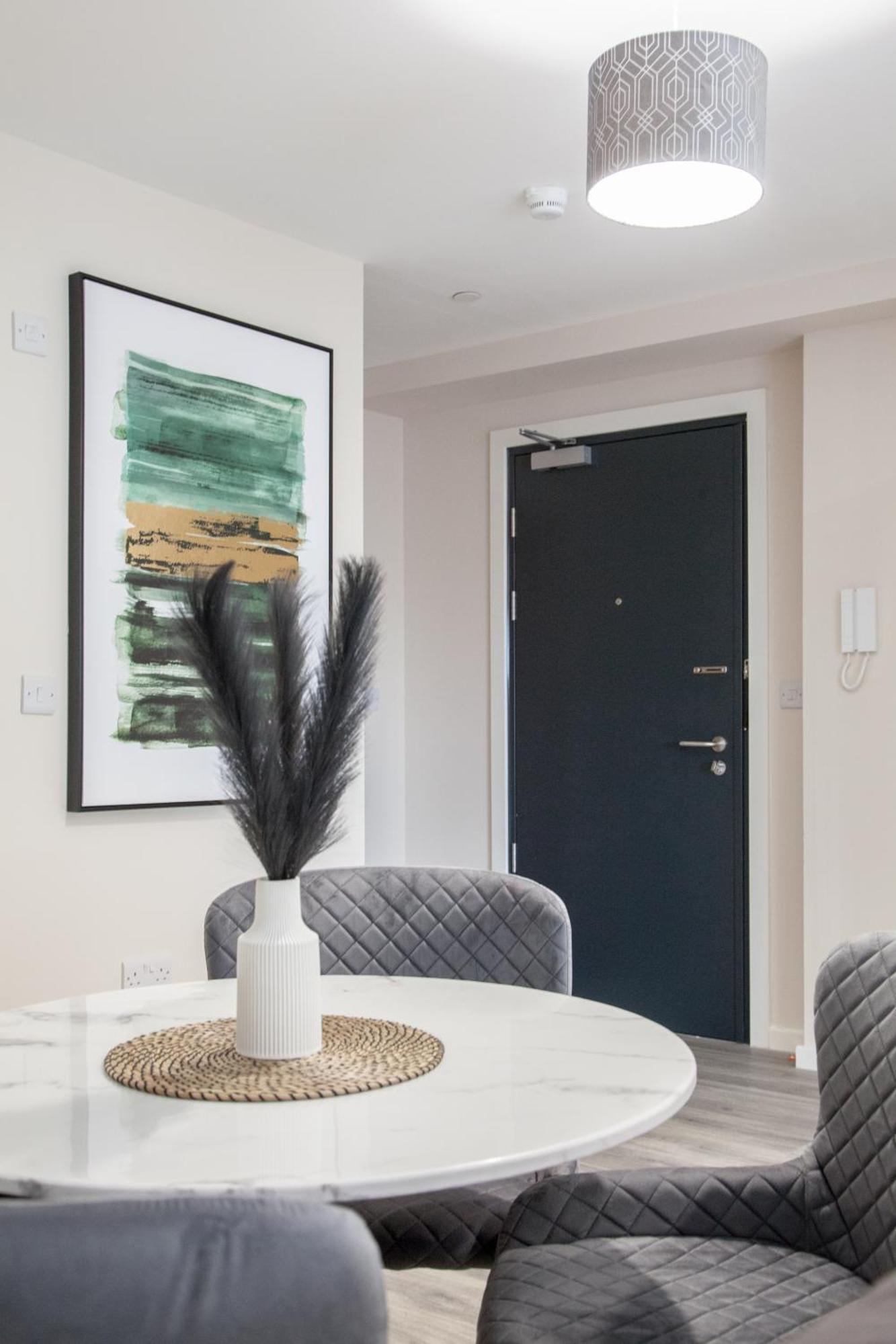 Modern 2Bd Apartment In Manchester City ภายนอก รูปภาพ