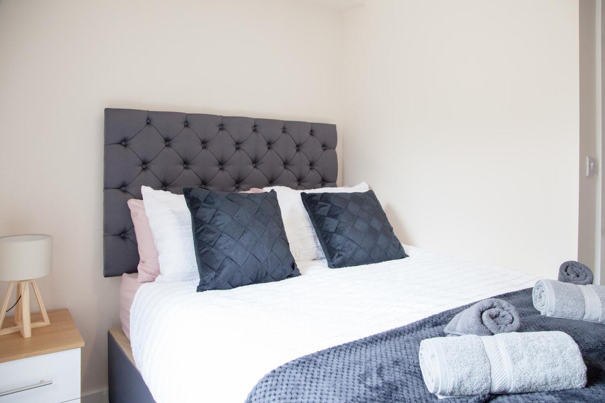 Modern 2Bd Apartment In Manchester City ภายนอก รูปภาพ