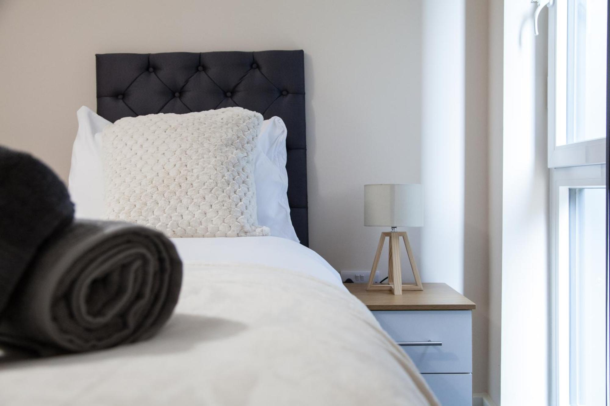 Modern 2Bd Apartment In Manchester City ภายนอก รูปภาพ