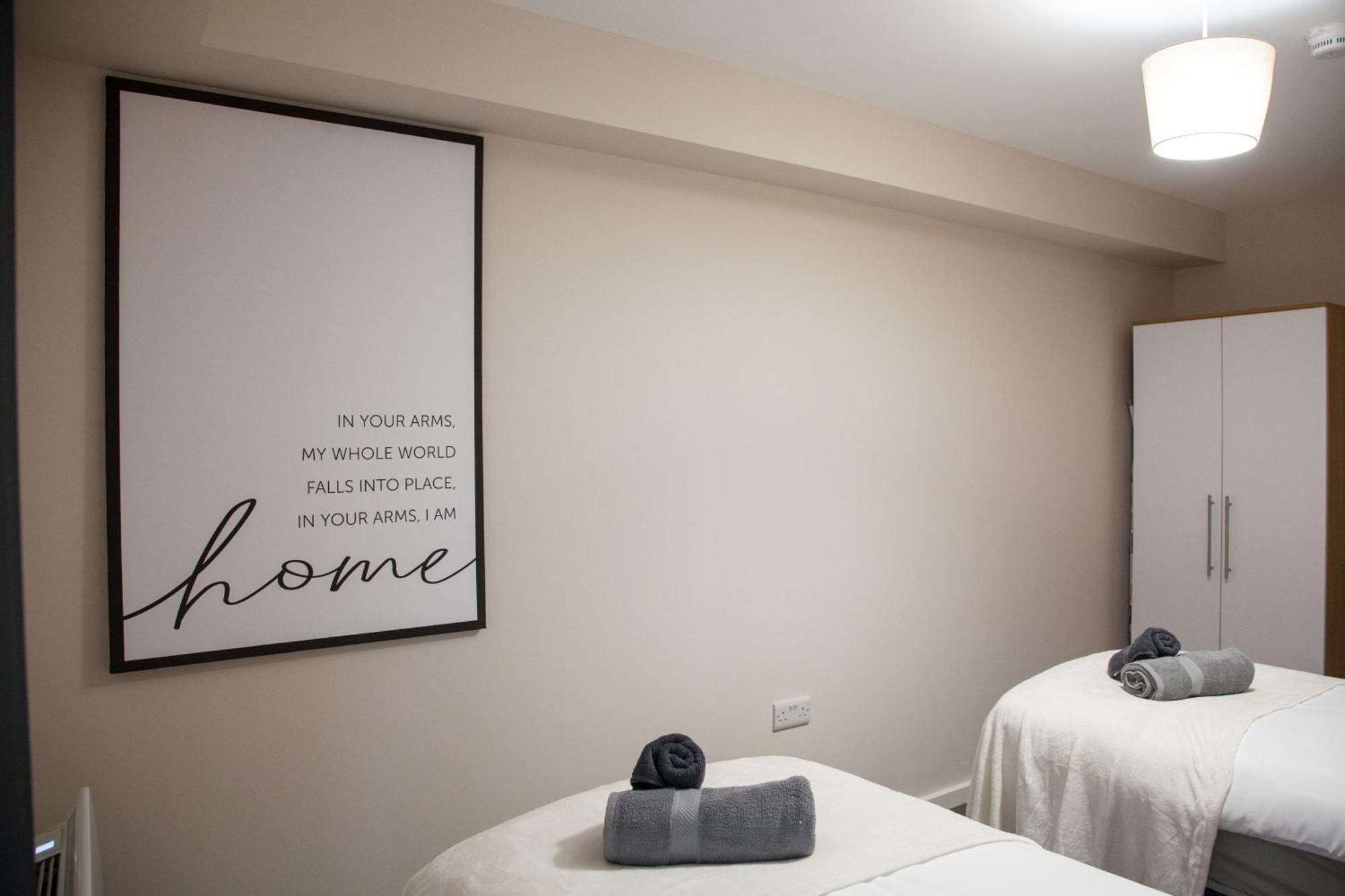 Modern 2Bd Apartment In Manchester City ภายนอก รูปภาพ